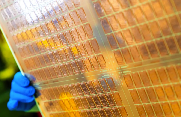 Apple and Tesla Show Interest in Glass Substrate Technology for Next-Gen Chips